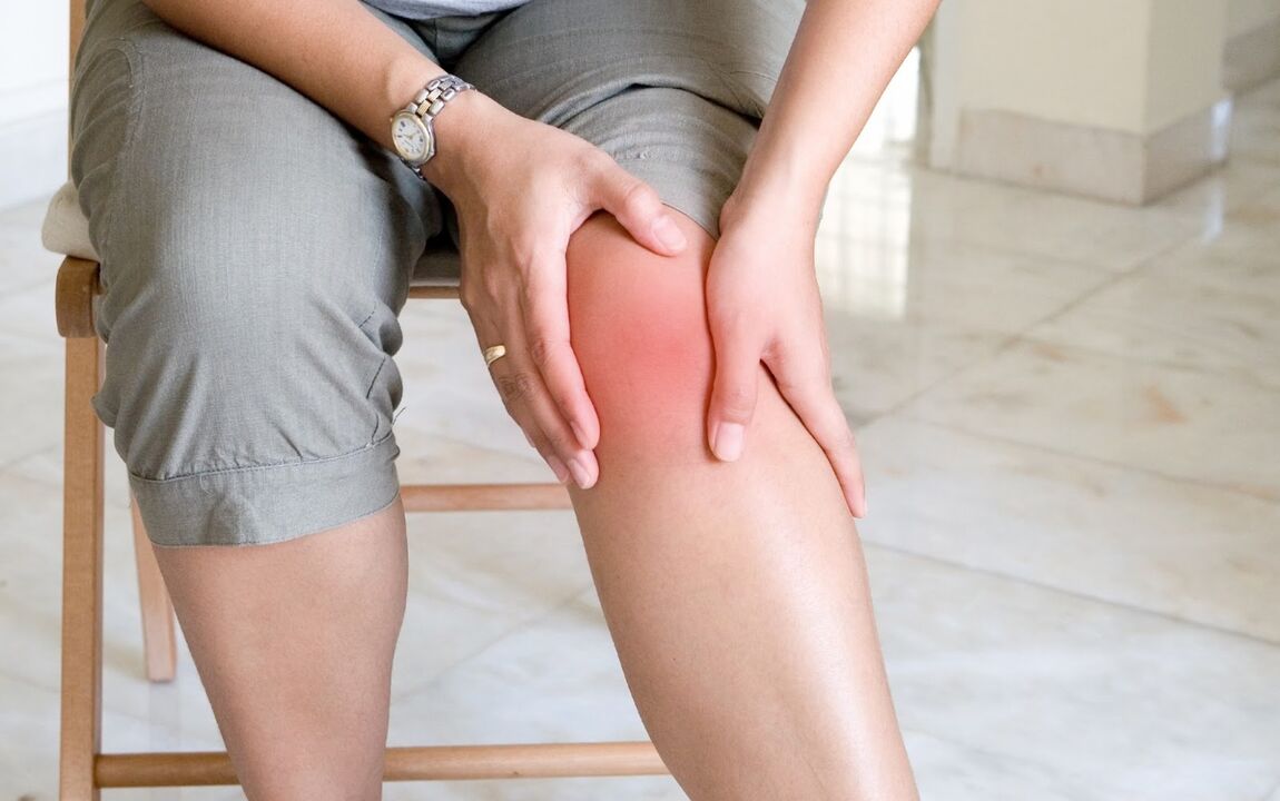 Inflammation with redness in the knee joint, a sign of arthritis. 